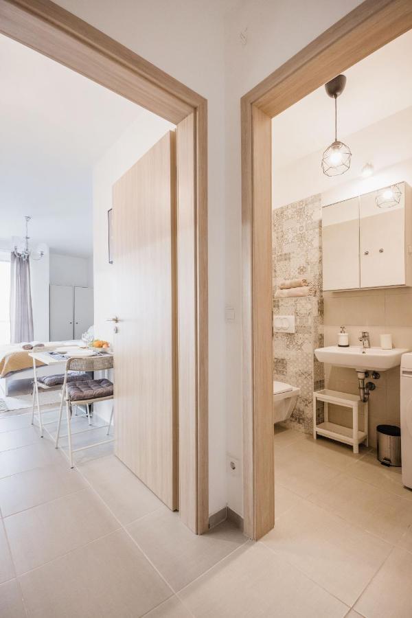 Stylish And Cozy Studio In The Heart Of The City Apartment Budapest Bagian luar foto